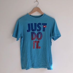 90's Nike blue t-shirt, size Women's S (Youth XL)